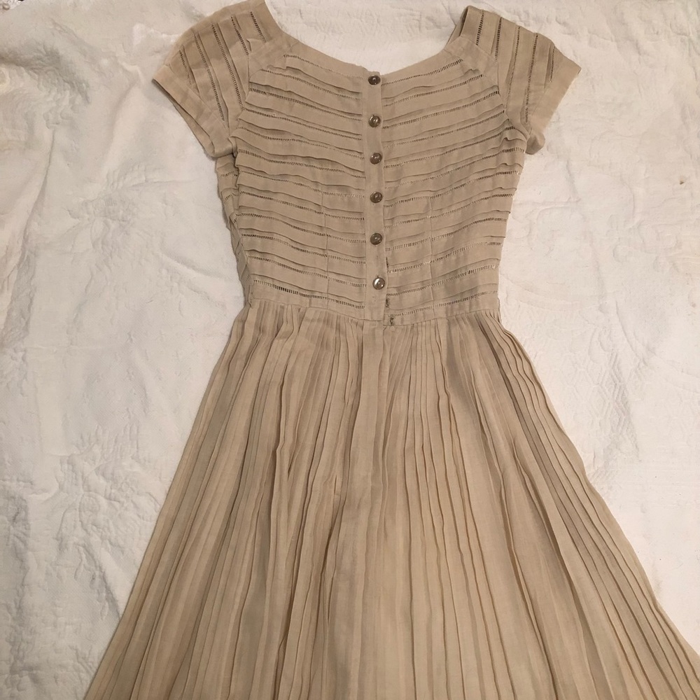 Vintage 50s tan boardwalk dress. Size xs-s size 2-4